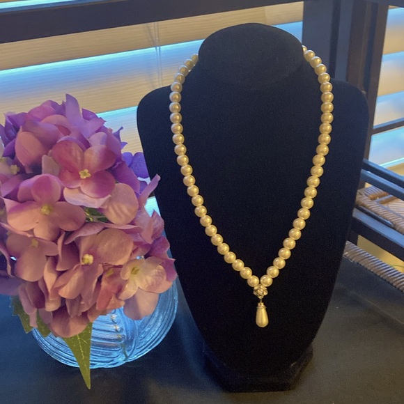 White Faux Pearl Necklace with Small Rhinestone Ball and Tear Drop Shaped Bead - Picture 8 of 11